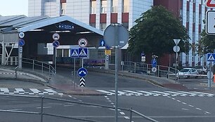 Eismą draudžiantys ženklai prie Vilniaus oro uosto