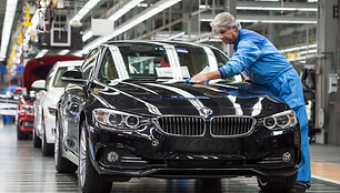 BMW dalį energijos automobilių gamybai vienoje Pietų Afrikos gamykloje gauna i&scaron; karvių mė&scaron;lo