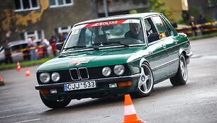 Automobilių slalomo serija startuoja Varėnoje
