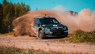 Lenktynininkai testų metu įveikė po 60 kilometrų koviniu režimu