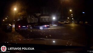 59e61b53c4663video_59e61b3aadfea