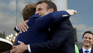  Emmanuelis Macronas ir Eltonas Johnas