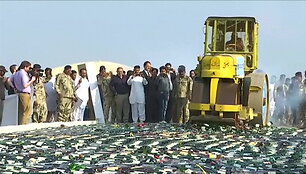 ceremonija-pakistane-pareigunai-sunaikino-milziniska-svaigalu-kieki