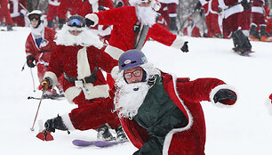 Skiing_Santas_62766.jpg-7da55