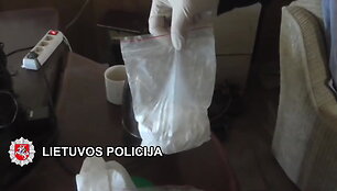 dar-vienas-klaipedos-pareigunu-kirtis-narkotiku-platintoju-grupei-arestuotas-butas-automobiliai-pinigai