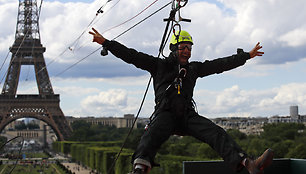 France_Eiffel_Tower_Zipline_64581.jpg-35096