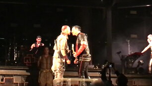 rammstein-protestas-pries-homofobija-rusijoje-ant-scenos-grupes-nariu-bucinys