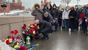 JAV ambasadorius ir Europos diplomatai apsilankė B.Nemcovo nužudymo vietoje