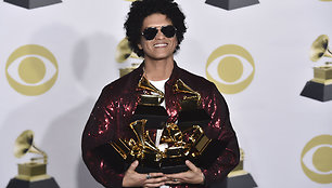 APTOPIX_60th_Annual_Grammy_Awards_-_Press_Room_02435.jpg-d9caa