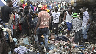 Mozambique_Garbage_Collapse_49034.jpg-996ff