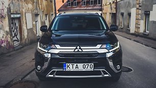 „Mitsubishi Outlander“