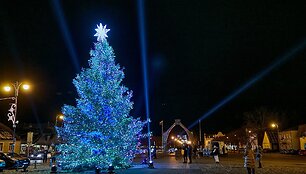 Kalėdų eglės Roki&scaron;kyje įžiebimas