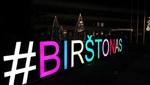 Bir&scaron;tono eglės įžiebimas