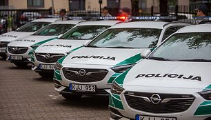 Policija pristatė naujus automobilius