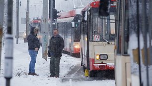 Narbuto gatvėje vėl strigo troleibusų eismas 