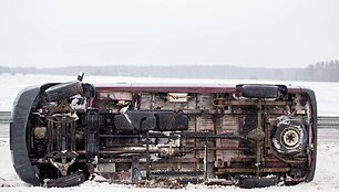Apvirtęs mikroautobusas