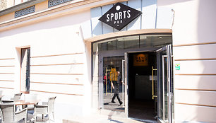 Vietoj „Hooters“ baro atsidarė „Sports pub“