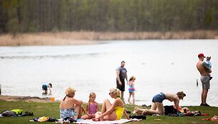 Vilniečiai džiaugiasi vasari&scaron;ku oru pliaže