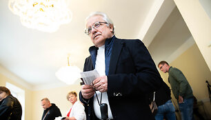 Vytautas Radžvilas balsavo antrajame Lietuvos prezidento rinkimų ture