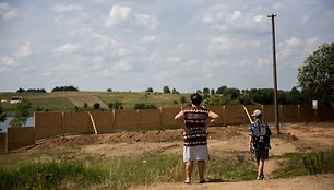 Pilaitės mikrorajone išdygusi tvora užblokavo priėjimą prie ežero