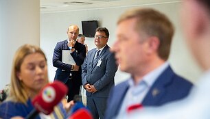 Ramūnas Karbauskis susitiko su &scaron;vietimo viceministru Valdemaru Razumu ir Egle Radėniene