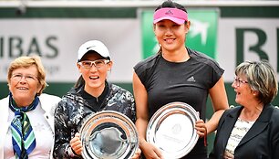 Saisai Zheng ir Ying-Ying Duan
