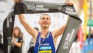Istorinį rezultatą pasiekęs Remigijus Kančys pagerino Kauno maratono rekordą