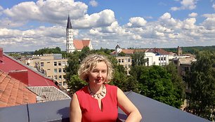 Dalia Staponkutė ant Šiaulių Fotografijos muziejaus stogo