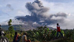Indonezijoje vėl i&scaron;siveržė Sinabungo ugnikalnis