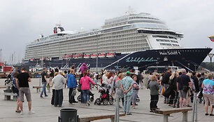 Kruiziniai laivai bando judėti, plaukia nedideliais atstumais ir be sustojimų. Laivu &bdquo;Mein Schiff&ldquo;, kuris lankydavosi ir Klaipėdoje, dabar organizuojamos kelionės tik vokiečiams iki Norvegijos.