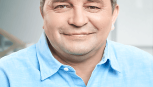 Eugeniju&scaron; Versockij. Ketverius metus gyvena socialiniame būste, visapusi&scaron;kai pritaikytame prie jo negalios &ndash; netekęs abiejų kojų, Eugeniju&scaron; juda vežimėliu.