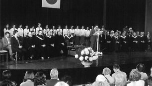 Marijos Gimbutienės apsilankymas Vytauto Didžiojo universitete 1993-aisiais