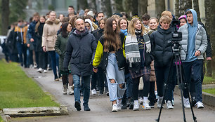 Vertybes siūlo ugdyti per patirtį: istorines datas galima iškalti, bet pilietiškumą reikia išjausti