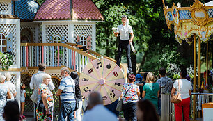 Savaitgalį atidaromas didžiausias vasaros gėlių festivalis žavės utopine gėlių, spalvų ir pramogų gausa