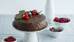 Dar daugiau „Iki“ 30-ojo gimtadienio staigmenų pirkėjams – visą spalį tortai už ypatingas kainas