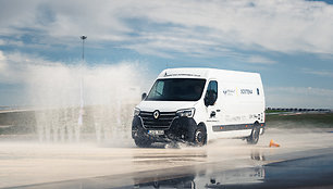 „Lietuvos komercinio automobilio 2020“ apdovanojimų ceremonijoje „Renault Master“ pripažintas metų furgonu