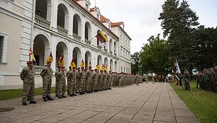 Į misiją Malyje i&scaron;lydėta a&scaron;tunta Lietuvos karių pamaina