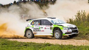 Agrorodeo komandos R5 automobilis