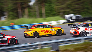  „DHL Racing“ komandos pasirodymo akimirka