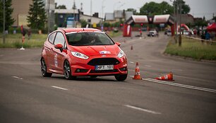 Automobilių slalomo varžybų serijos &bdquo;Liqui Moly&ldquo; akimirka