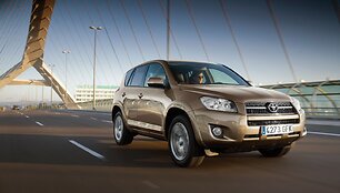 3 kartos Toyota RAV4