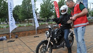 Vilniuje duotas startas elektromobilių varžyboms &bdquo;Ignitis ON: pažink Lietuvą!&ldquo;