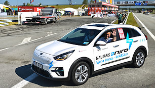 Rekordinė kelionė aplink Lietuvą elektromobiliu „Kia e-Niro“ 