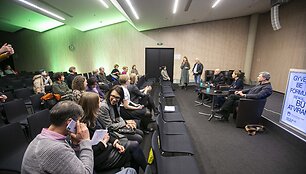 Pokalbis &bdquo;W.G.Sebaldo knyga &bdquo;Austerlicas":vertimo ir adaptacijos Jaunimo teatrui i&scaron;&scaron;ūkiai&ldquo;