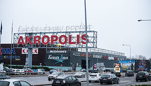 Sausakim&scaron;os automobilių stovėjimo aik&scaron;telės prie prekybos centrų Vilniuje