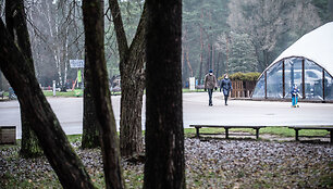 Žmonės karantino laikotarpi leidžia gamtoje