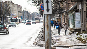 Sostinės gatvėse baigia nutirpti sniegas