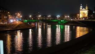 Sostinės tiltai nu&scaron;vietė trispalvės spalvomis