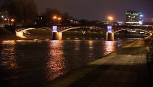 Sostinės tiltai nu&scaron;vietė trispalvės spalvomis