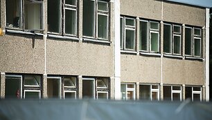 Alytaus r., Verebiejų kaime, apleistoje mokykloje apgyvendinti migrantai